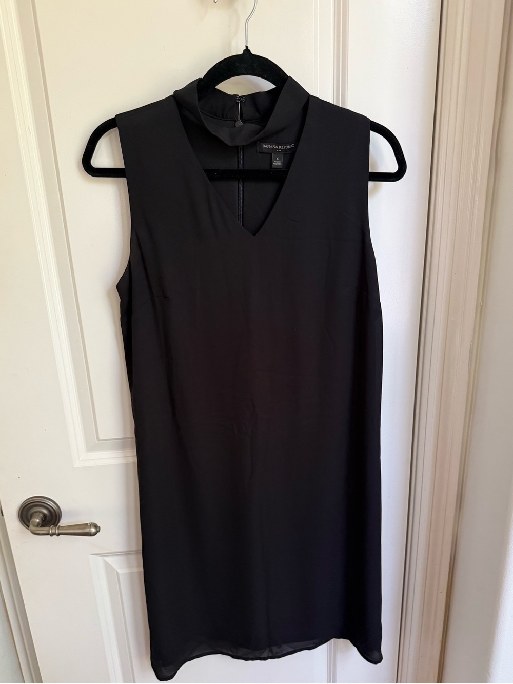 Banana Republic Black Sleeveless V-Neck Shift Dress